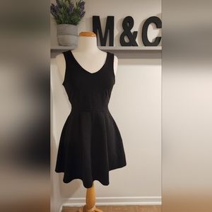 Monteau beautiful fitted Black Dress Sze Small